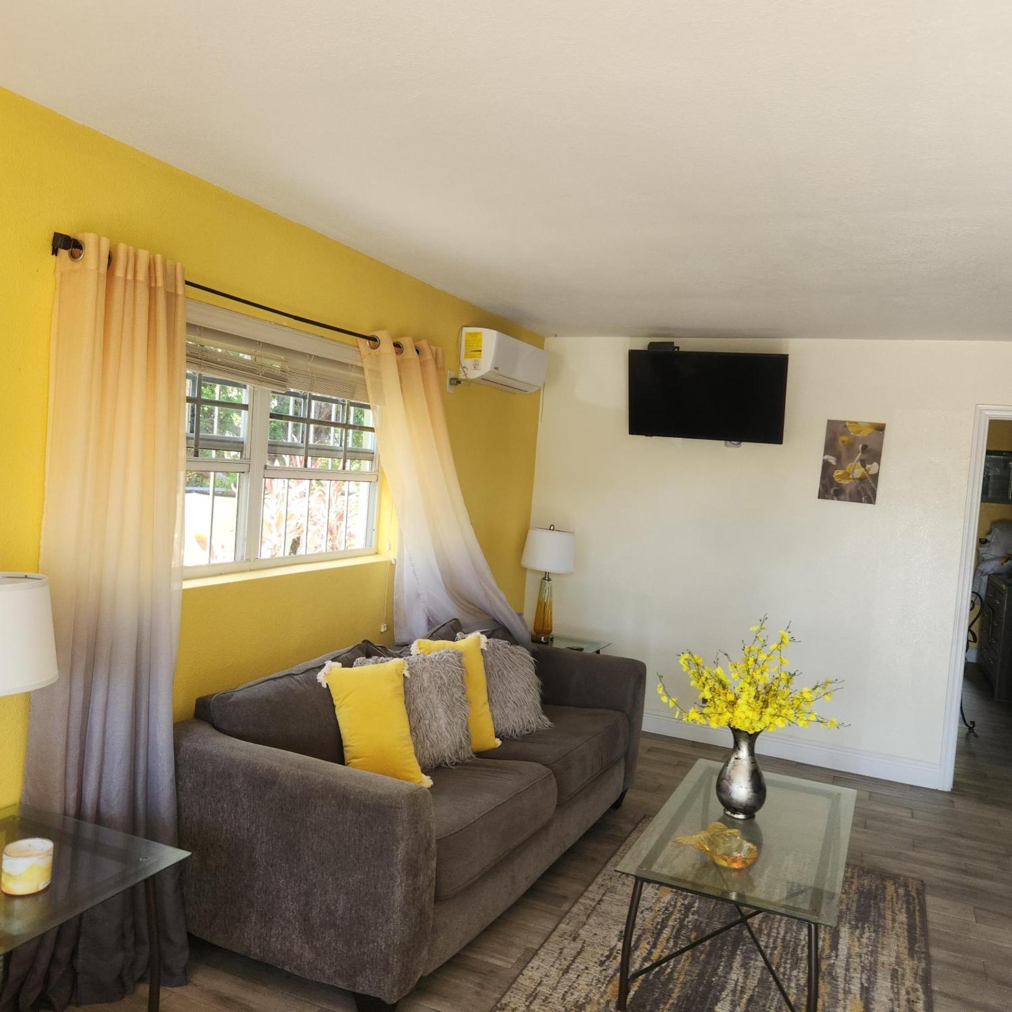 Jubilee Gardens Freeport Hotell Exteriör bild